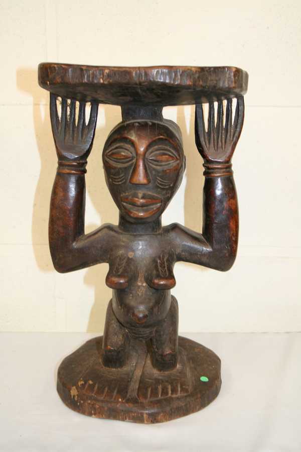 hemba (cariatide), d`afrique : R.D. du Congo, statuette hemba (cariatide), masque ancien africain hemba (cariatide), art du R.D. du Congo - Art Africain, collection privées Belgique. Statue africaine de la tribu des hemba (cariatide), provenant du R.D. du Congo, 1619: Ancien Siège cariatyde Hemba h.36cm;diam.20cm.;Utilisés par les notables
1ère moitié du 20eme sc.. art,culture,masque,statue,statuette,pot,ivoire,exposition,expo,masque original,masques,statues,statuettes,pots,expositions,expo,masques originaux,collectionneur d`art,art africain,culture africaine,masque africain,statue africaine,statuette africaine,pot africain,ivoire africain,exposition africain,expo africain,masque origina africainl,masques africains,statues africaines,statuettes africaines,pots africains,expositions africaines,expo africaines,masques originaux  africains,collectionneur d`art africain